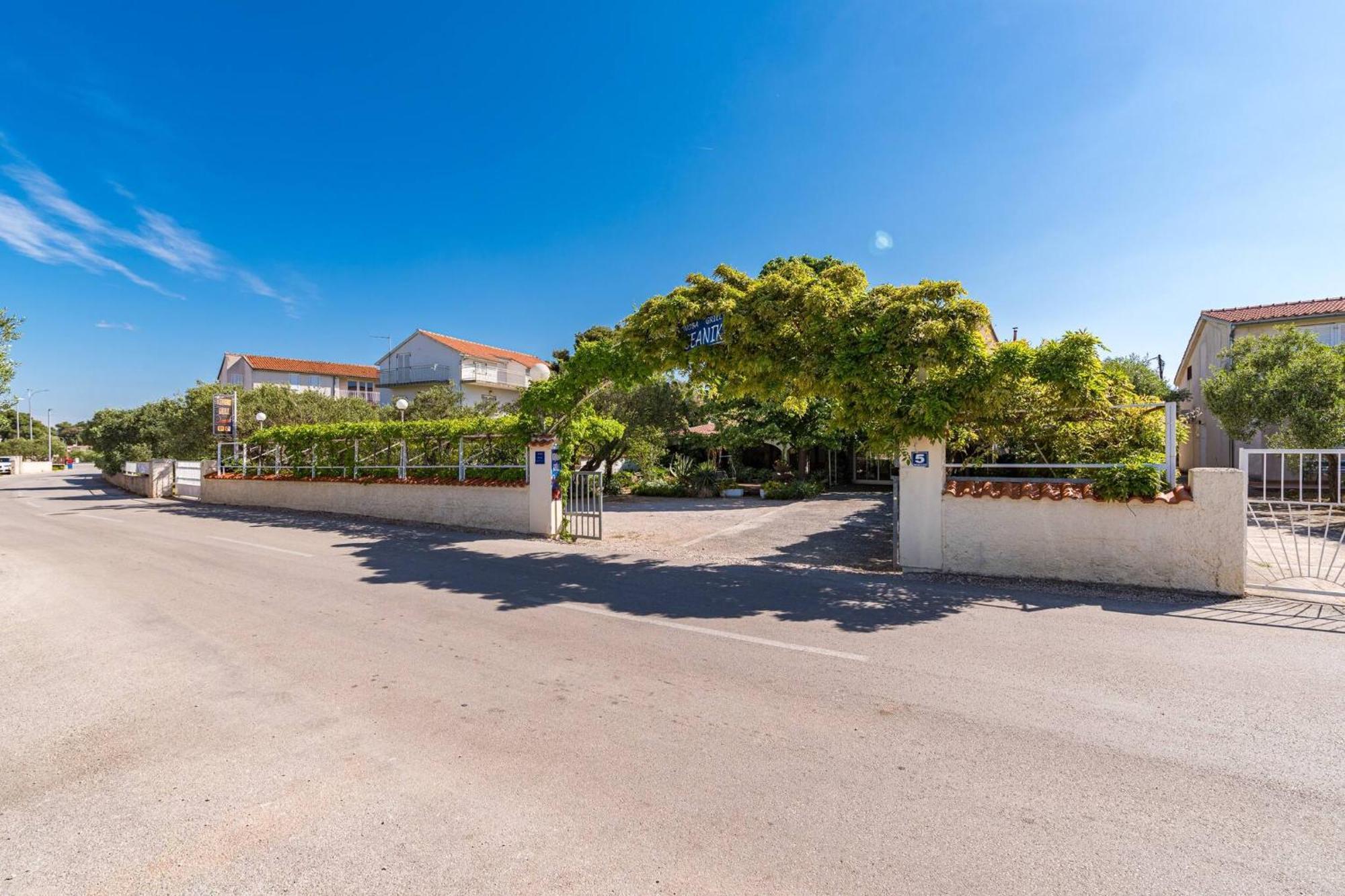Apartments Nena โบรดาริตซา ภายนอก รูปภาพ